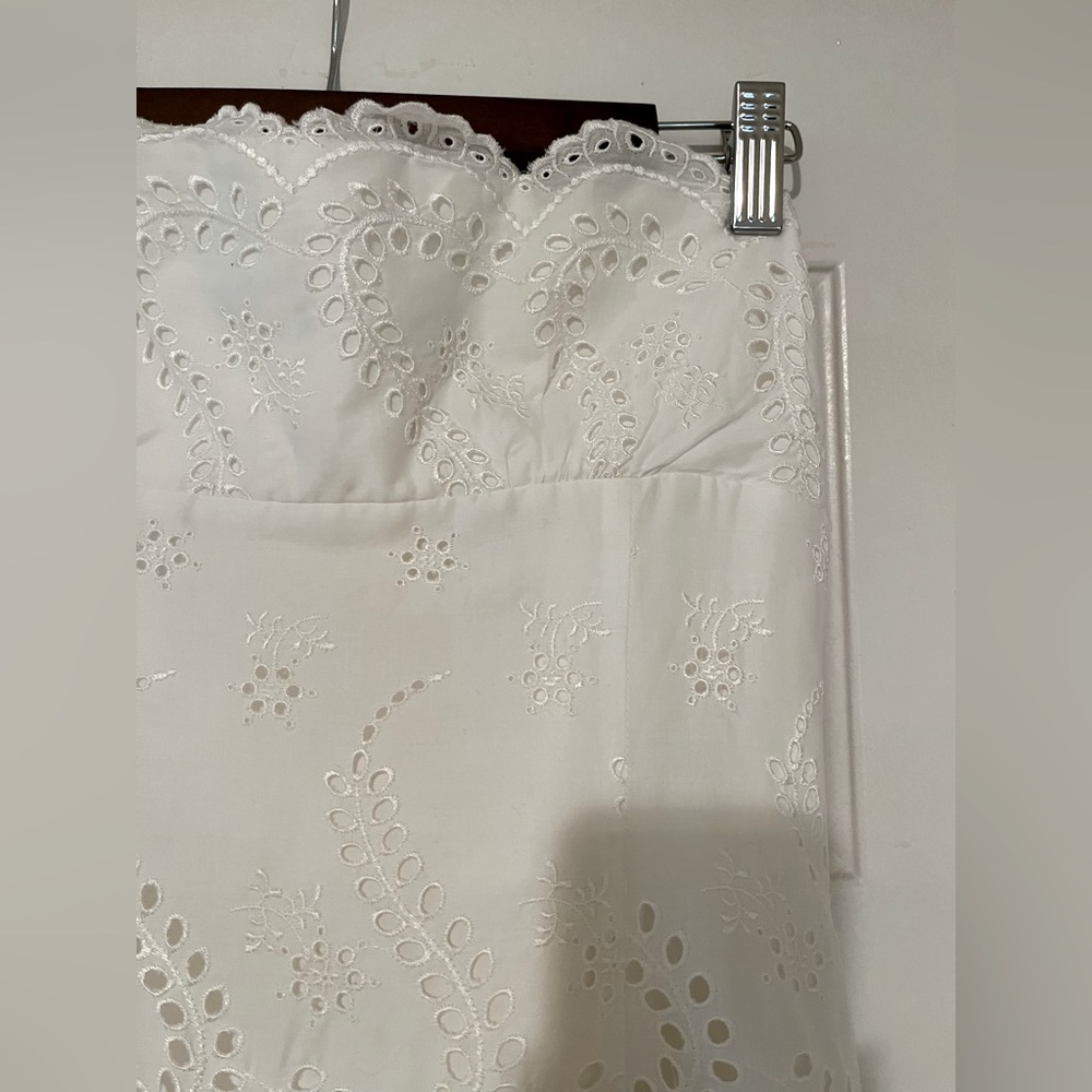 BCBG MAXAZRIA White Eyelet Strapless Dress
Petite